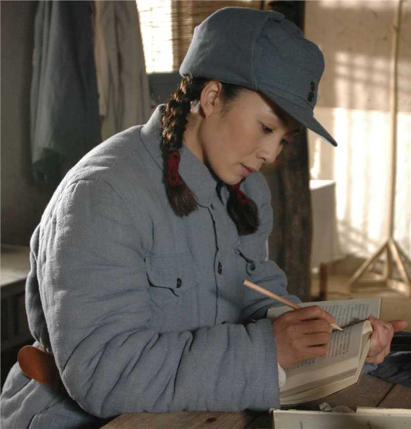 玫瑰绽放的年代章梅