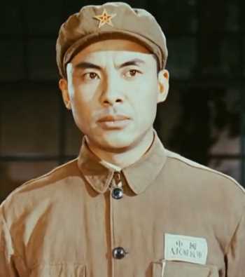 霓虹灯下的哨兵路华