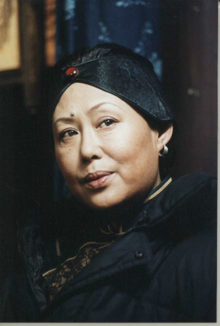 走出蓝水河母骆驼