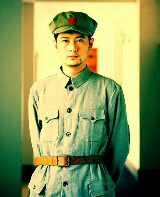 围屋里的桃花周行疆