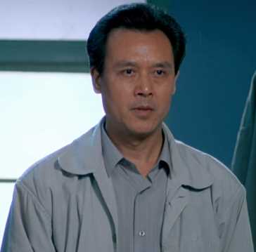 站直啰别趴下刘干部