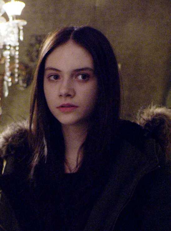 噩梦娃娃屋贝斯(年轻)