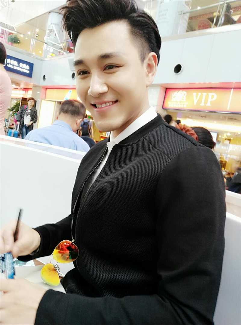 喜气洋洋小金莲西门庆