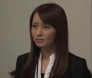 逃亡律师三枝亮子