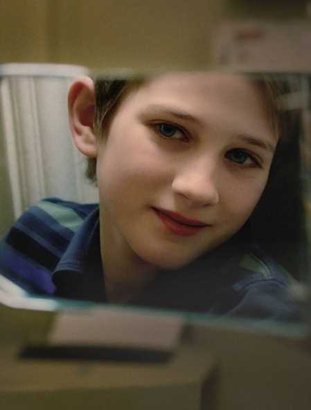 特别响,非常近Oskar Schell