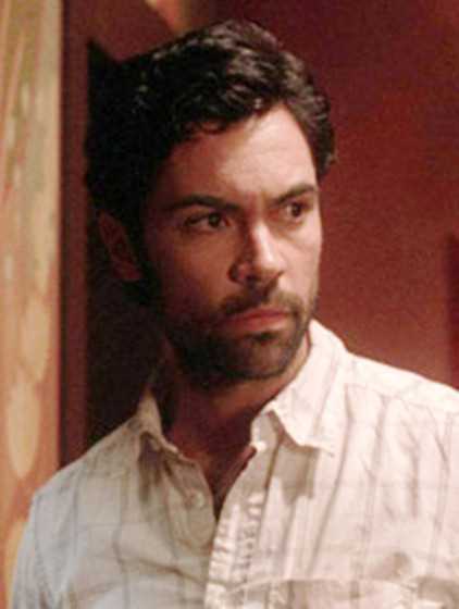 旅馆大堂对面特里