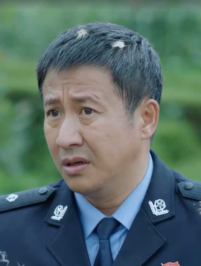 小镇警事·明天我休息郑路生