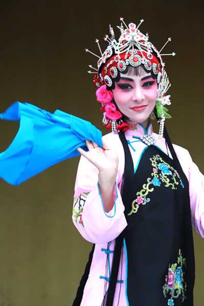 战地狮吼九岁红