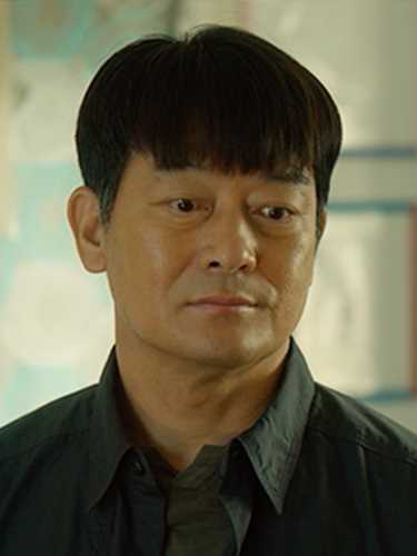 如蝶翩翩李武英