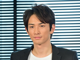 美女与男子向坂辽