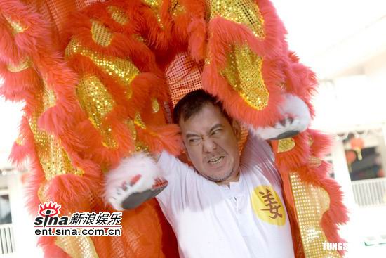 醒狮姜舅公的扮演者是黄秋生