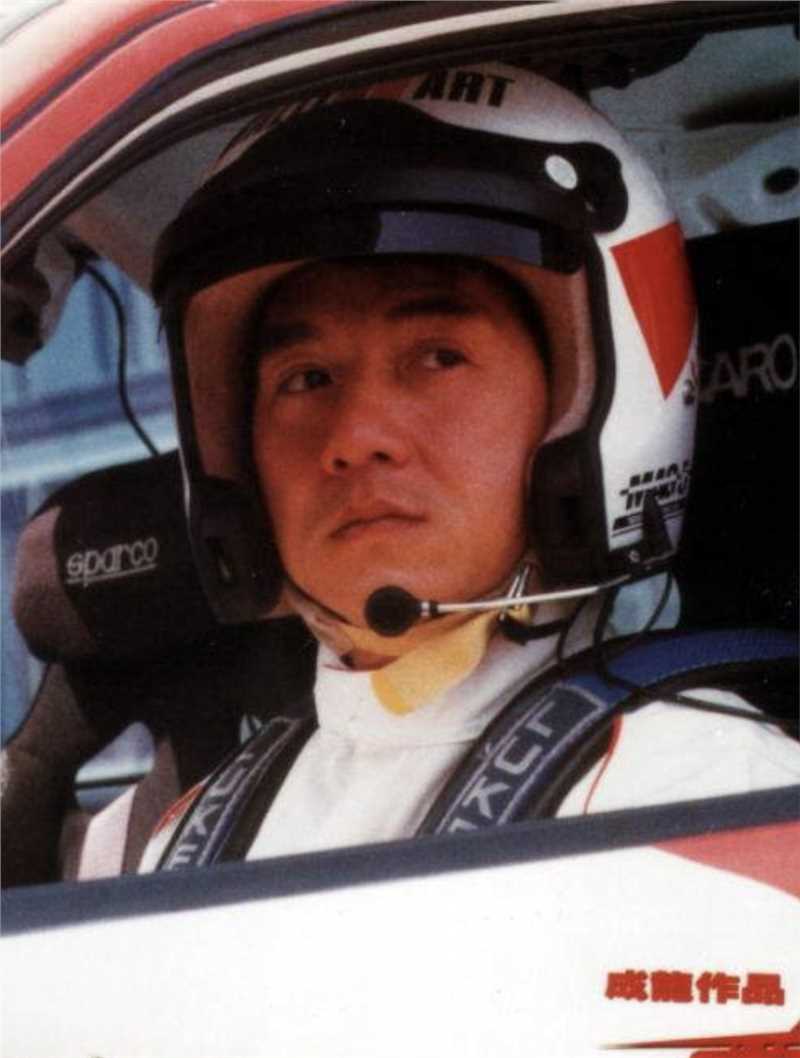 霹雳火阿火的扮演者是成龙