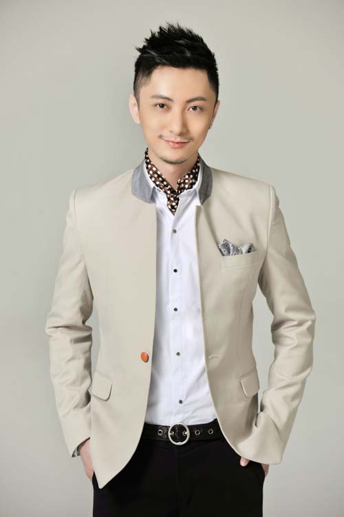 离婚律师潘小刚的扮演者是贾景晖