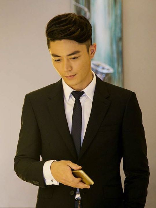 他来了，请闭眼薄靳言（Simon）的扮演者是霍建华