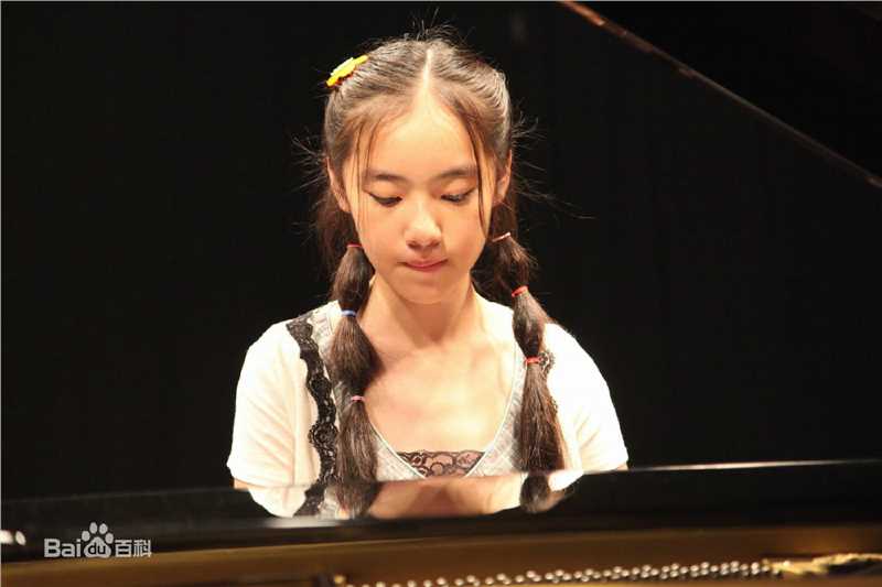 第一书记汪汪的扮演者是李若思