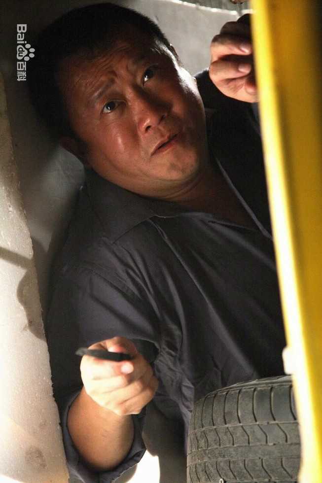 秘岸吴涛的扮演者是曾志伟