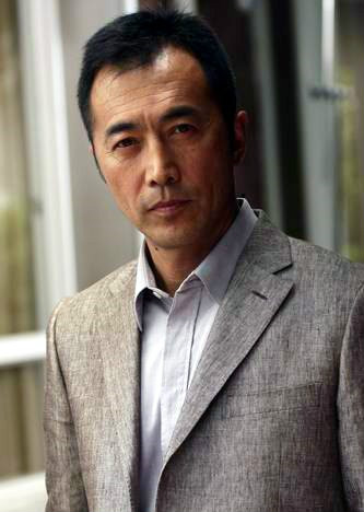 黄金地带陆耕农的扮演者是郑晓宁