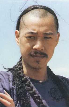 京都球侠周天的扮演者是张丰毅