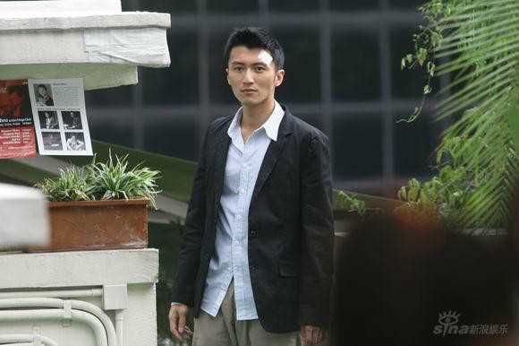 证人唐飞的扮演者是谢霆锋