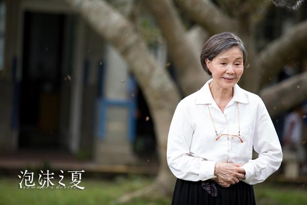 泡沫之夏洛熙福利院院长的扮演者是归亚蕾