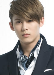 七个朋友郑亚柏（Abel）的扮演者是陈奕