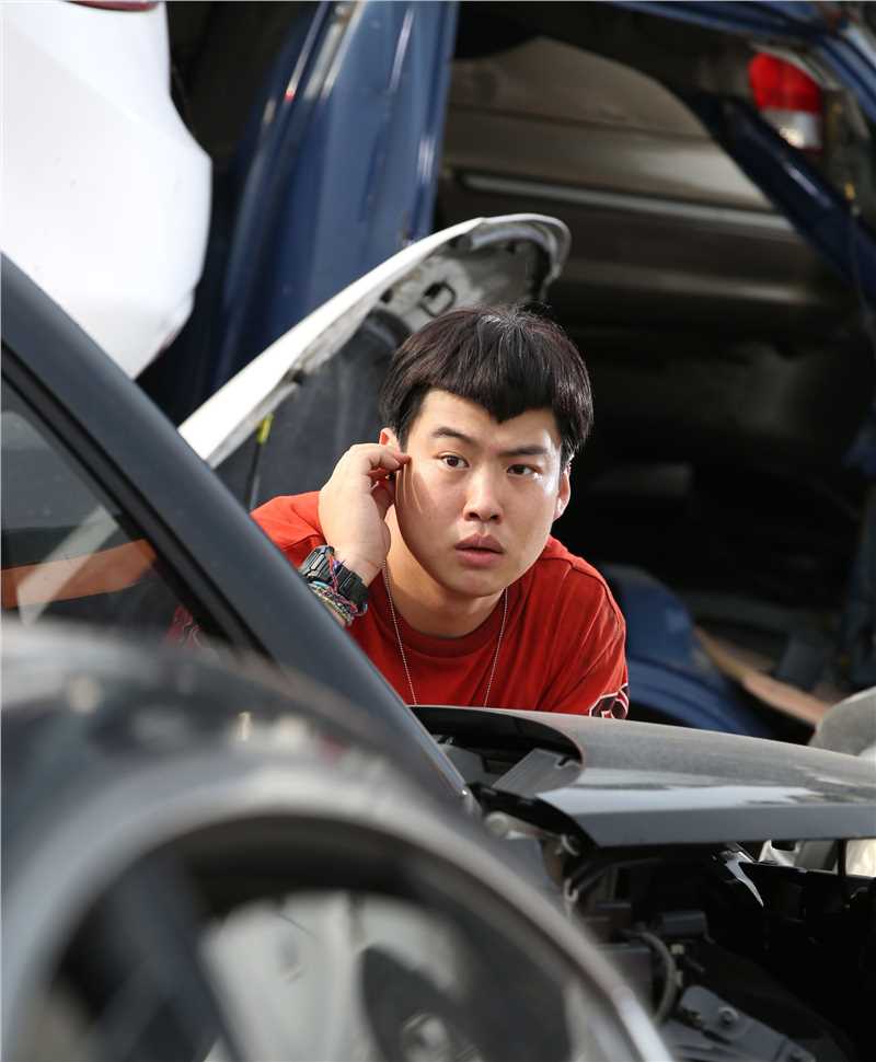 被捏造的都市炸药的扮演者是安宰弘