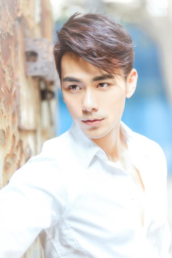 亲爱的活祖宗司洛/因菲罗的扮演者是戴向宇