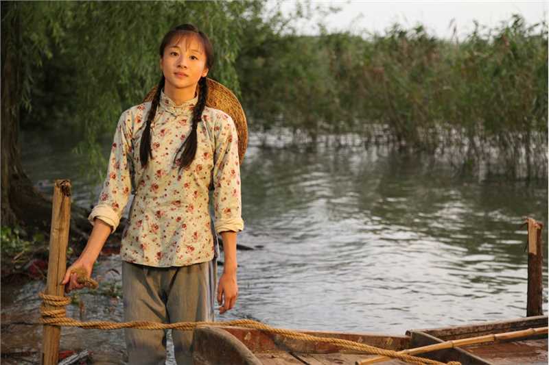 渡江！渡江！荷花的扮演者是章龄之