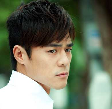 魔女18号朱耀文