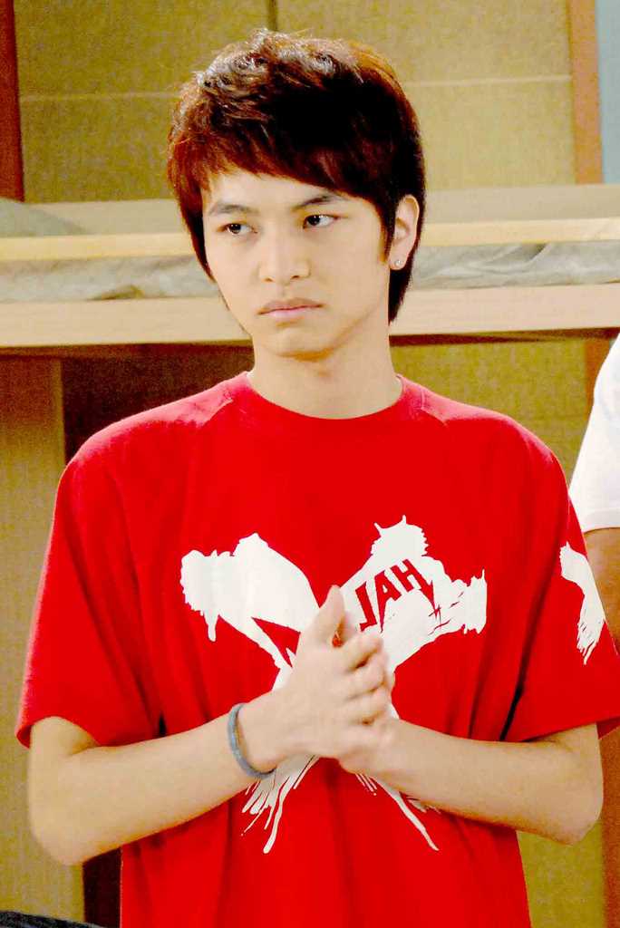 魔女18号朱耀威