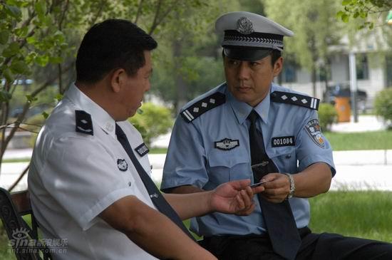 交通警察刘文礼的扮演者是由力