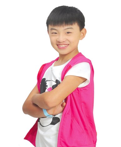 外星小子哆布哆钮寇的扮演者是郑伟