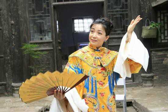 欢喜亲家李桂花的扮演者是戴春荣