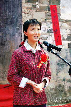 古村女人梁红英的扮演者是谢兰