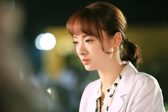 儿科医生唐雨佳的扮演者是孙铱