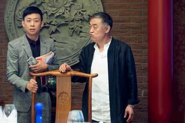 我的亲爹和后爸李东山的扮演者是李建义