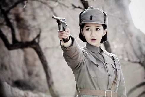 红色福尔摩斯左灵的扮演者是语桐