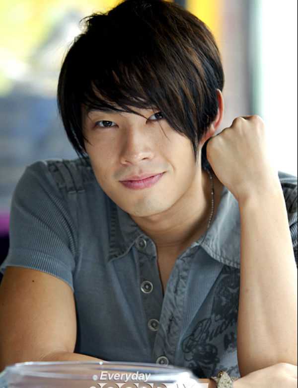 爱上巧克力方家骅(巧克力)的扮演者是吴建豪