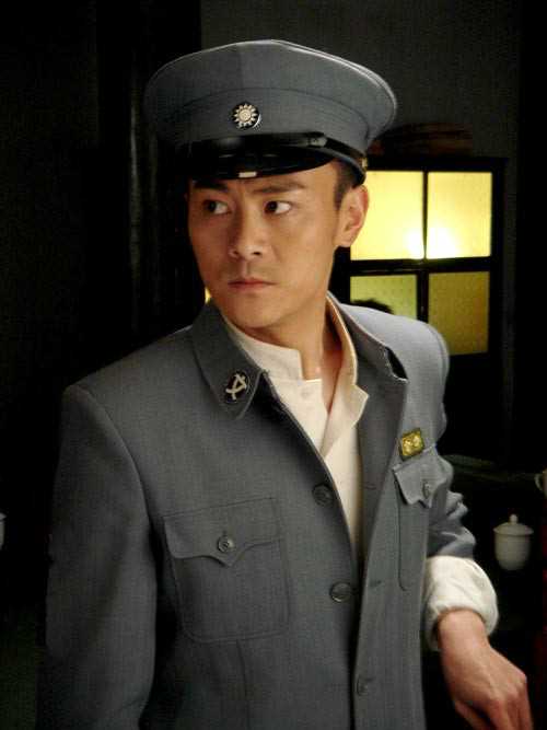 长江一号魏耀扬的扮演者是李解