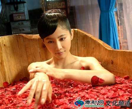 蓝调海之恋叶清风的扮演者是李芯逸