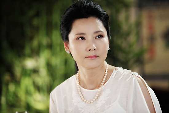 老妈的桃花运丁香香的扮演者是何赛飞