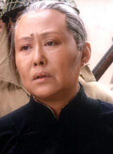 野火春风斗古城杨母的扮演者是斯琴高娃