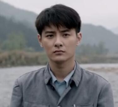 小河亲过我的脸彭一然