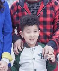 一家老小向前冲严天乐的扮演者是朱哲民