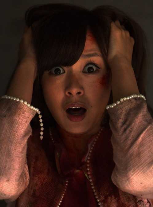 怨灵人偶林 希的扮演者是周奇奇