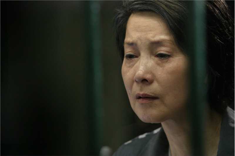 浮出水面的影子周母