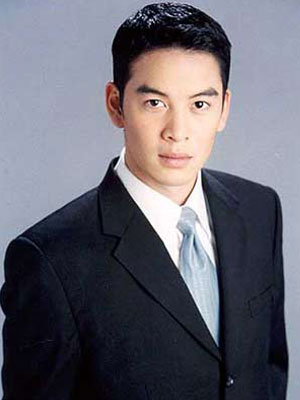 玩命狙击Thach的扮演者是查克利·彦纳姆