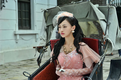 烽火佳人青萍/红羽的扮演者是吴谨言