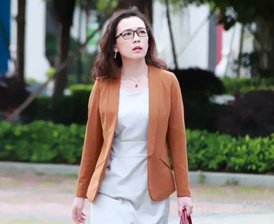 空巢姥爷周冬礼的扮演者是黑雯丽