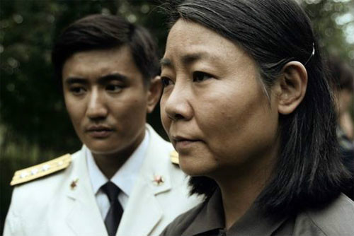 沧海李山魁妻子的扮演者是萨日娜